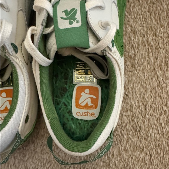 NIB Cushe Boutique Women’s Sneaker, White and Green, US Size 8 - Picture 6 of 10